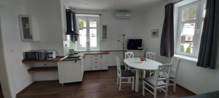 Ubytovani V Soukromi - Apartman Meran Svoboda nad Upou Exterior photo